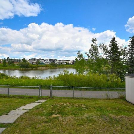 52-3 Bed Suite On Lake Central Ac By Airport Calgary Bagian luar foto