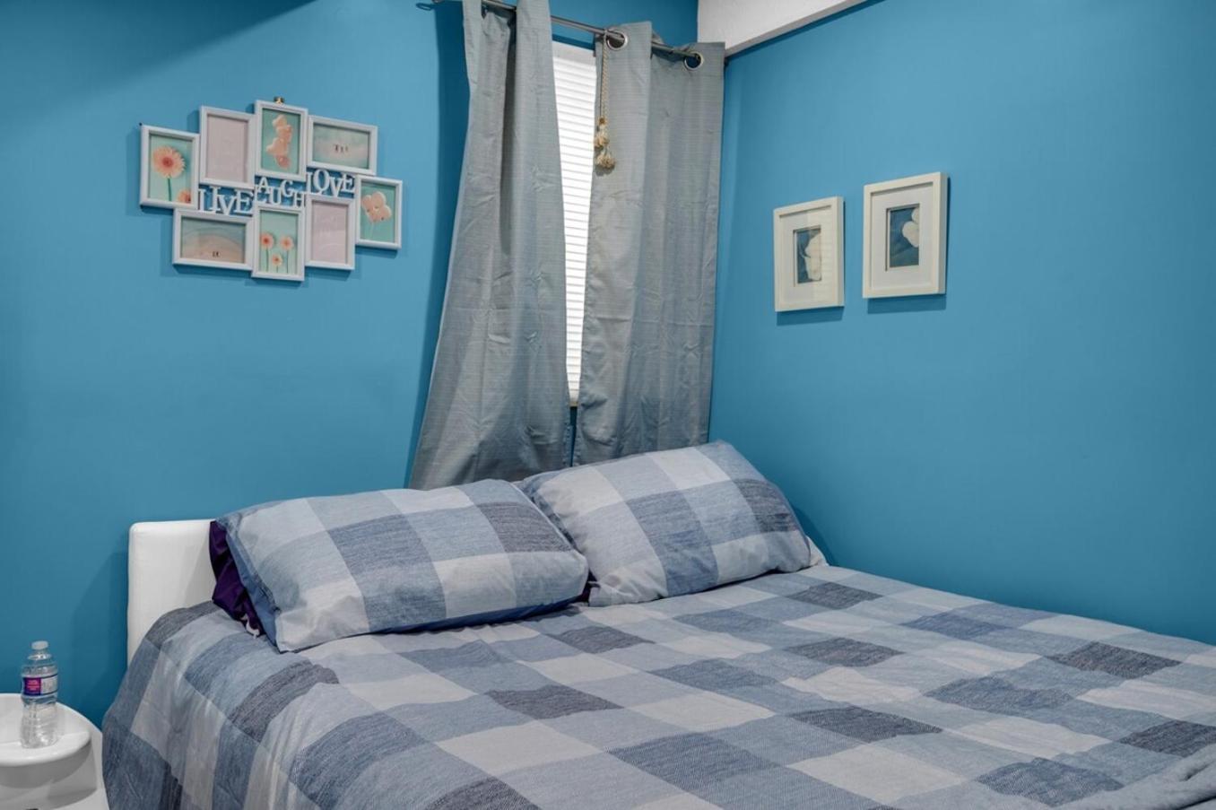 52-3 Bed Suite On Lake Central Ac By Airport Calgary Bagian luar foto