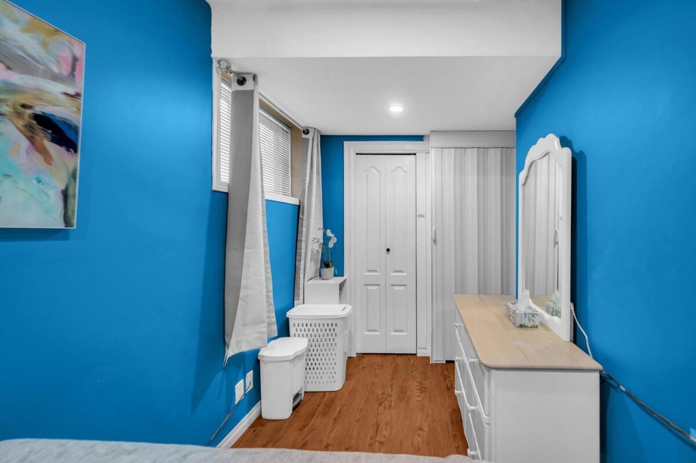 52-3 Bed Suite On Lake Central Ac By Airport Calgary Bagian luar foto