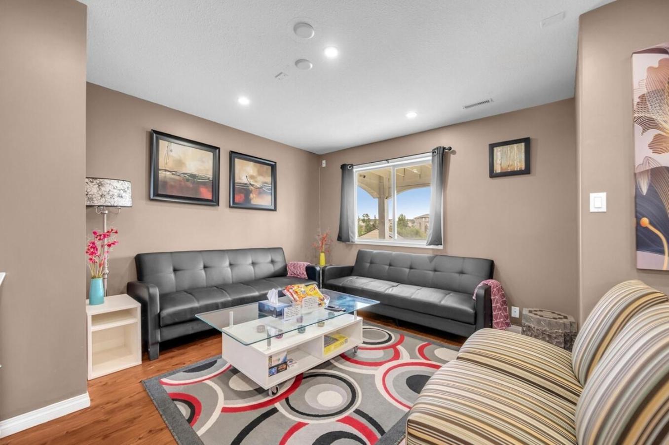 52-3 Bed Suite On Lake Central Ac By Airport Calgary Bagian luar foto