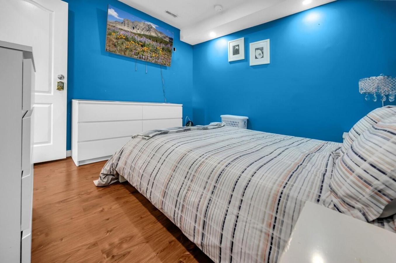 52-3 Bed Suite On Lake Central Ac By Airport Calgary Bagian luar foto