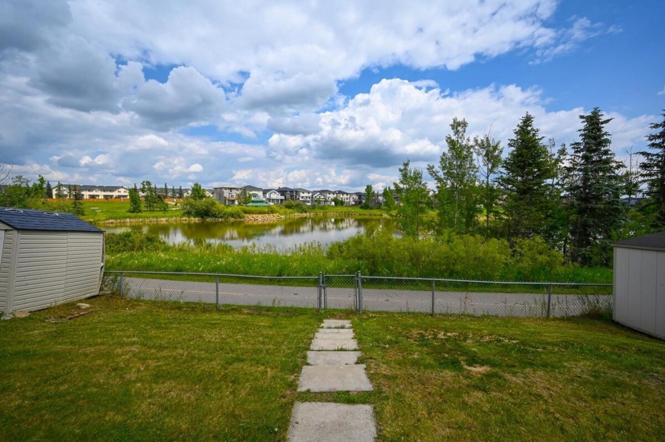 52-3 Bed Suite On Lake Central Ac By Airport Calgary Bagian luar foto