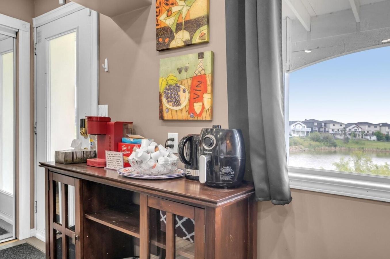 52-3 Bed Suite On Lake Central Ac By Airport Calgary Bagian luar foto