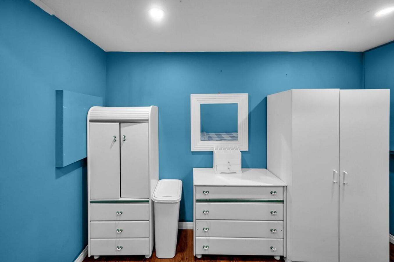 52-3 Bed Suite On Lake Central Ac By Airport Calgary Bagian luar foto