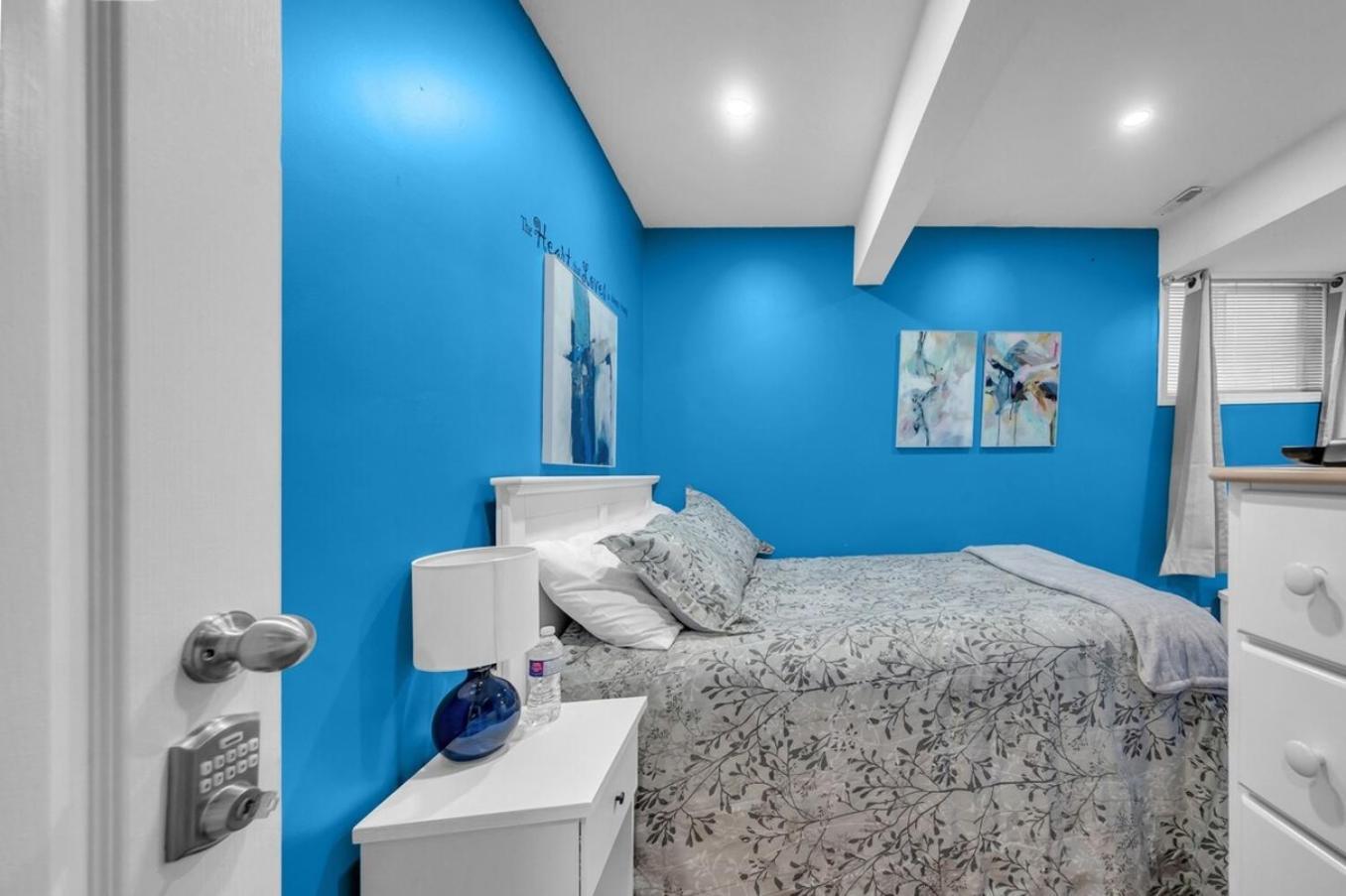 52-3 Bed Suite On Lake Central Ac By Airport Calgary Bagian luar foto