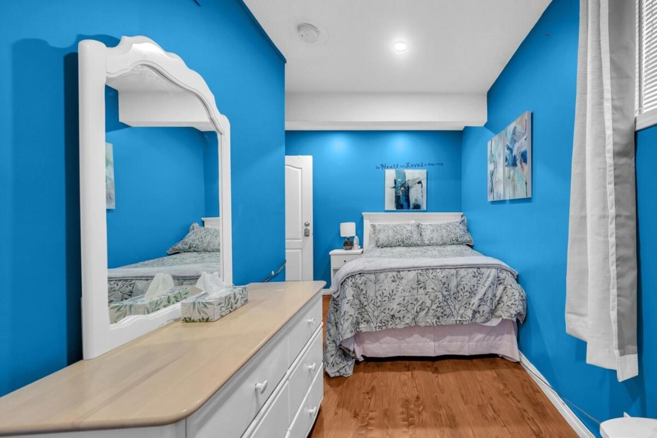52-3 Bed Suite On Lake Central Ac By Airport Calgary Bagian luar foto