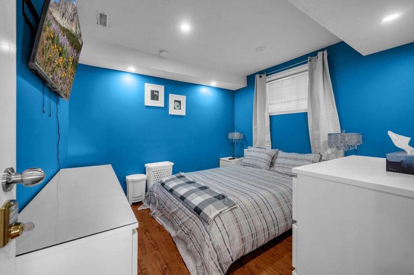 52-3 Bed Suite On Lake Central Ac By Airport Calgary Bagian luar foto