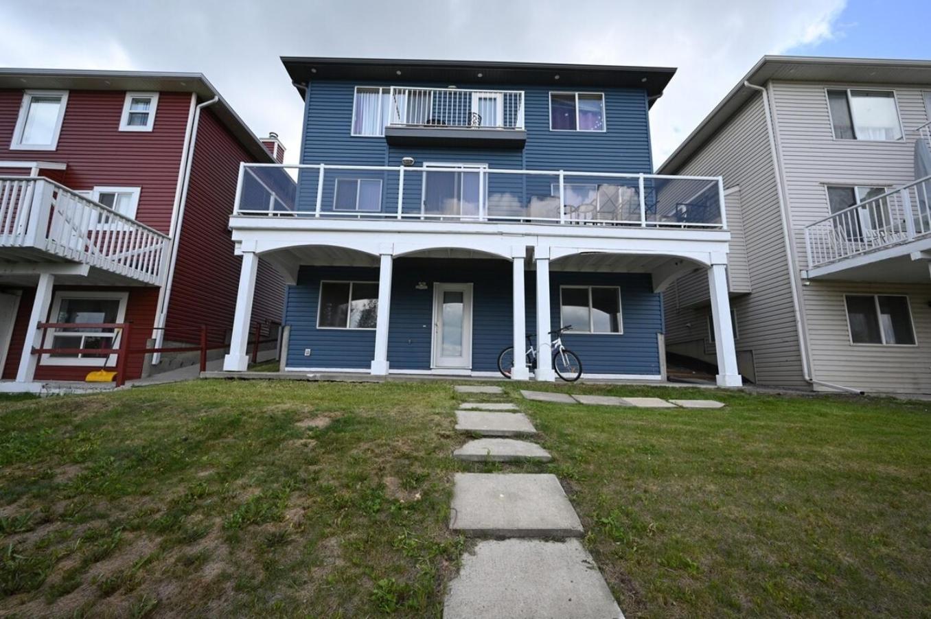52-3 Bed Suite On Lake Central Ac By Airport Calgary Bagian luar foto
